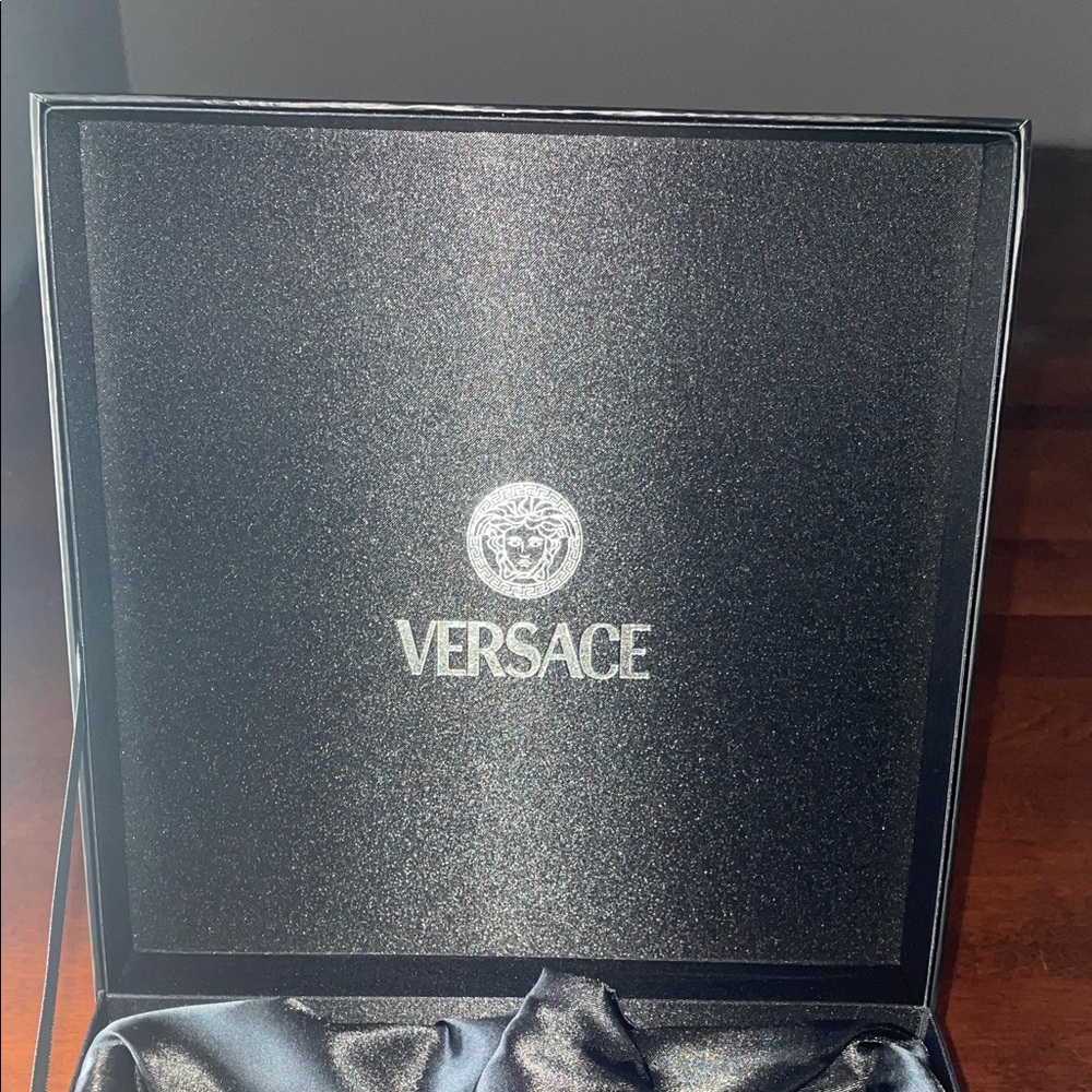 Versace Magnetic snap closure Black Box with Silver Logo - Picture 10 of 11